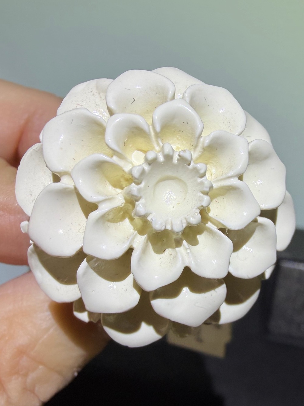 NWT KJL White Ceramic Flower Couture Collection Statement Ring. Size 6 - Picture 10 of 15
